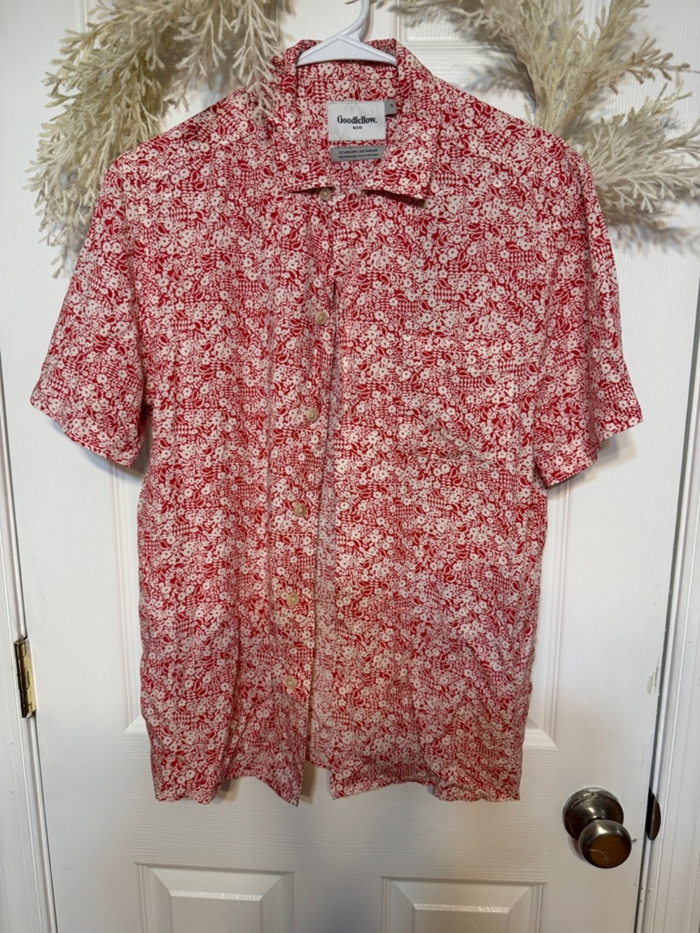 Goodfellow & Co Red and White Floral Short-Sleeve Button-Down Shirt